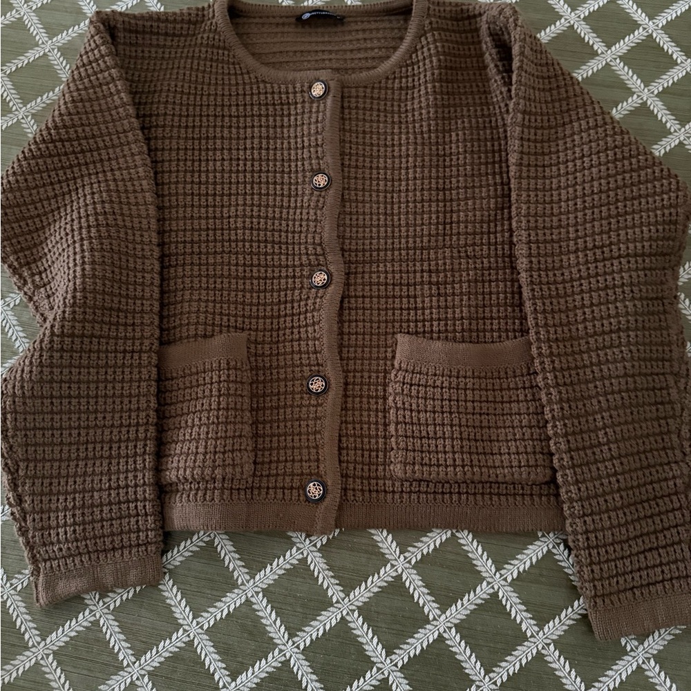 Adorable cardigan with buttons and pockets. Size medium.   Olive oil